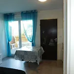 Le Petit Nid Apartment *